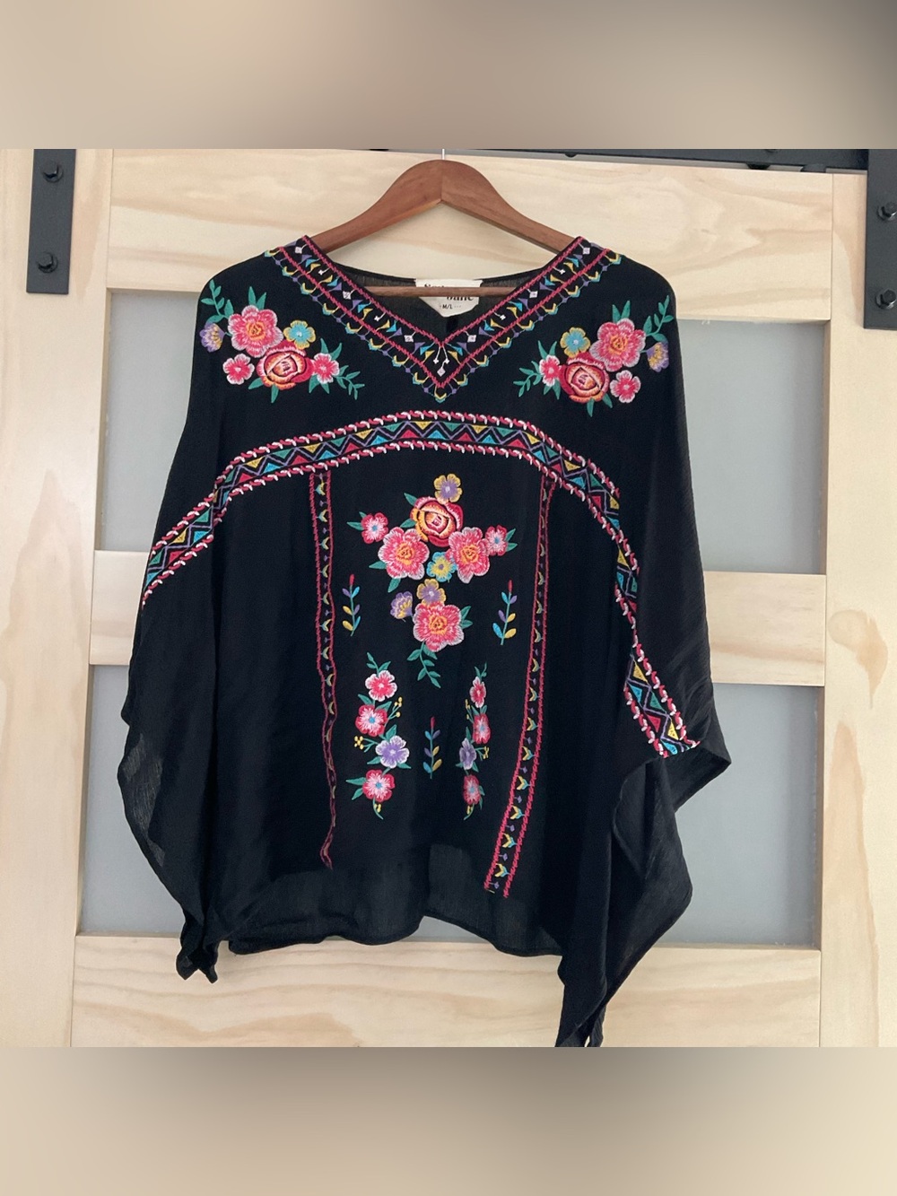 Savanna Jane Embroidered Boho Blouse M/L Black Floral Batwing Sleeve Rayon Top - Picture 2 of 4